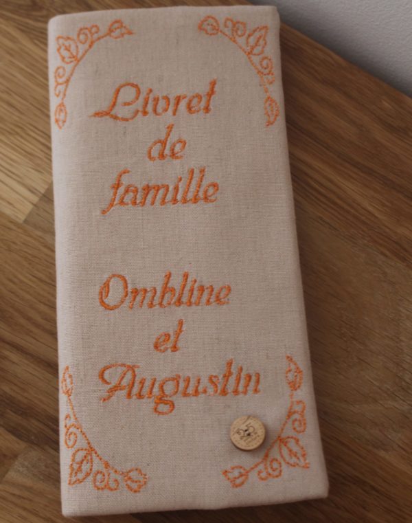Protège livret de famille beige et brodé – Image 4