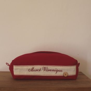 Trousse rouge et blanche