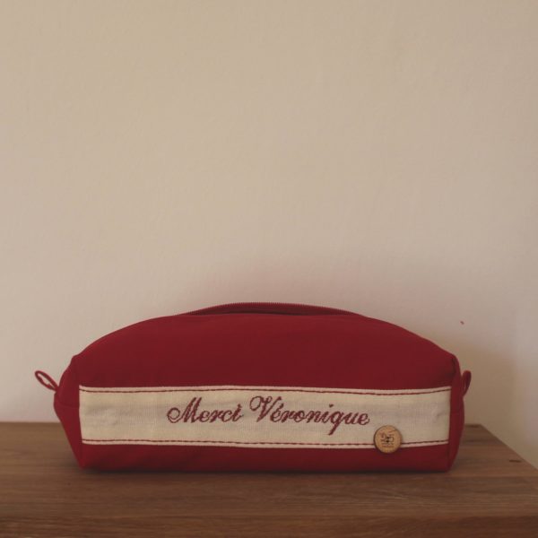 Trousse rouge et blanche