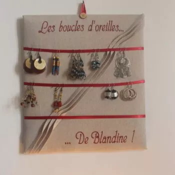 Tableau à boucles d'oreilles "Rivau"