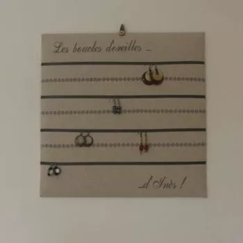Tableau à boucles d'oreilles "Rose de Noël"