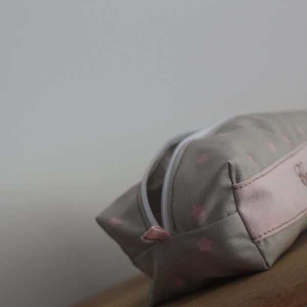 Trousse enduite étoiles roses – Image 4