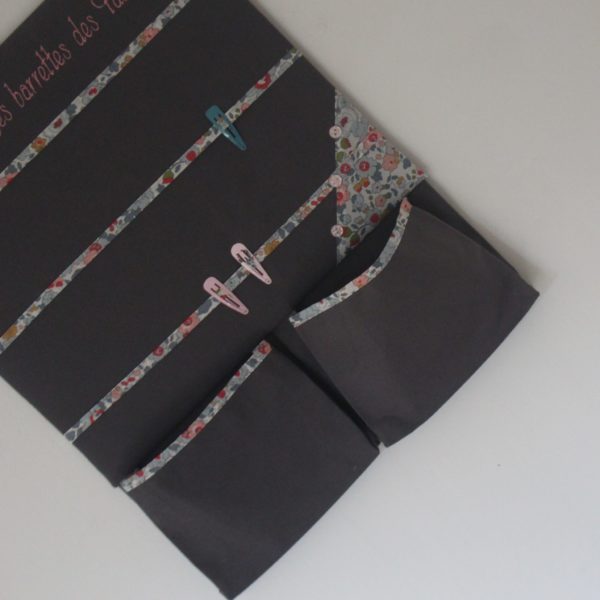 Tableau à barrettes LIBERTY "Colchiques dans les prés" avec pochettes de rangement – Image 3