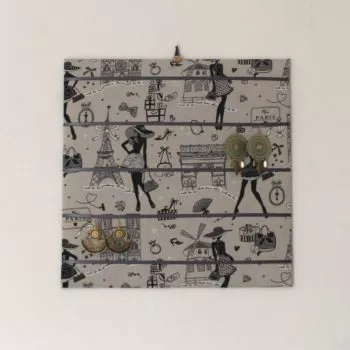 Tableau à boucles d'oreilles "Paris"