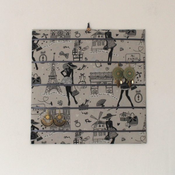 Tableau à boucles d'oreilles "Paris"